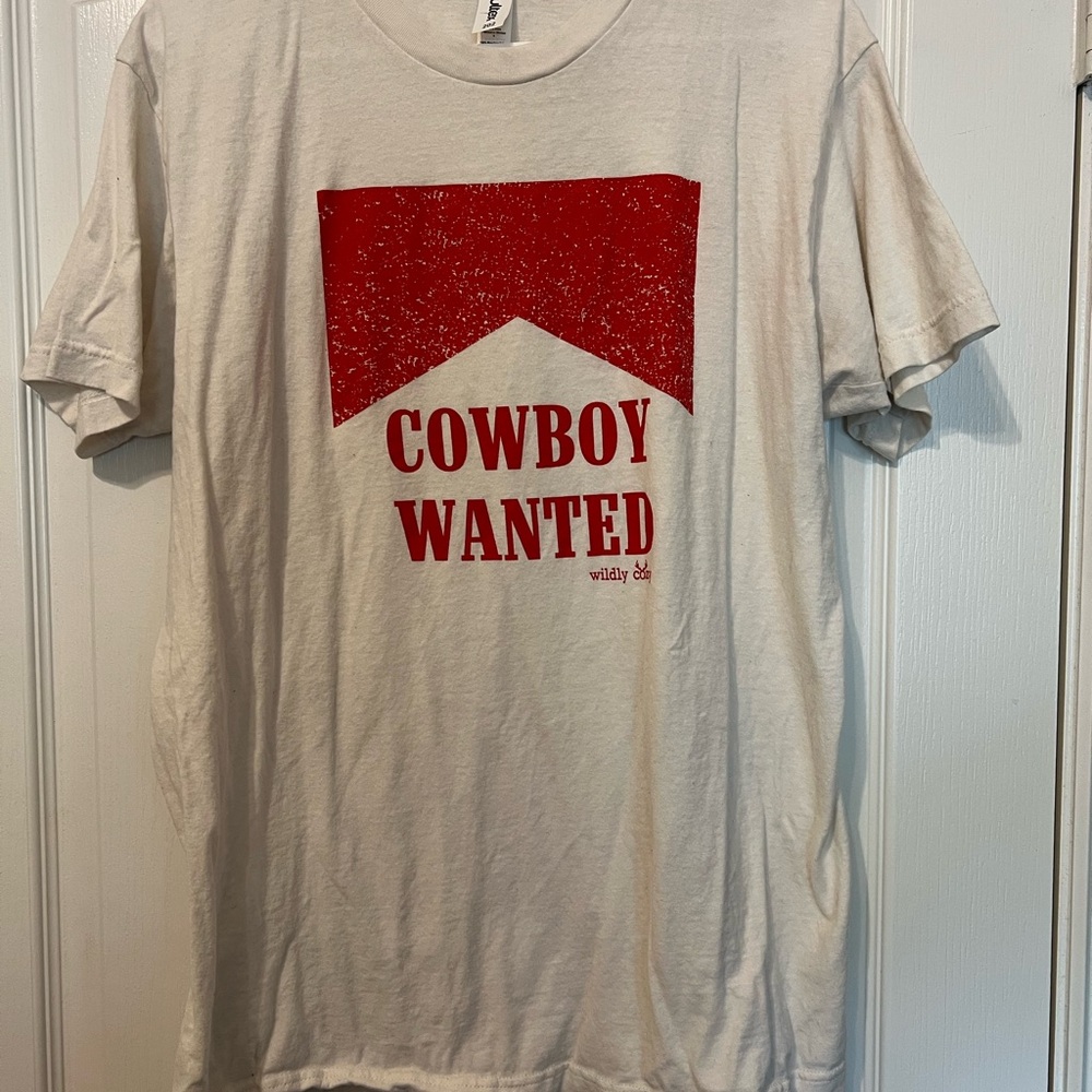 Wildly Cozy - Cowboy Wanted - Marlboro style Tshirt Size L